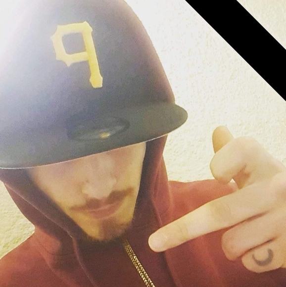 Meet your Posher, Mowi - Picture 1 of 1